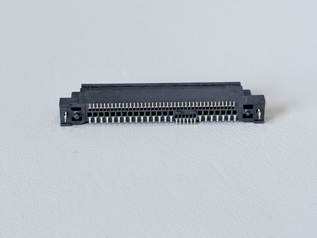 SAS 68-Pin SMT Female Electronic Signal Connector, 30U