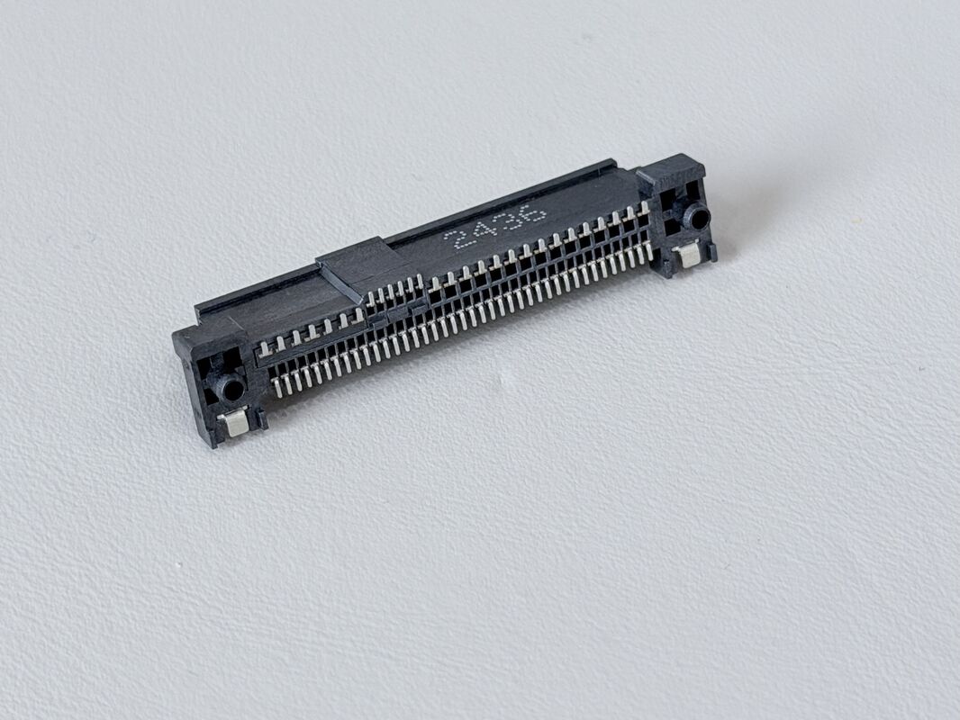 SAS4/PCIe 68-Pin SMT Female Electronic Signal Connector, 30U