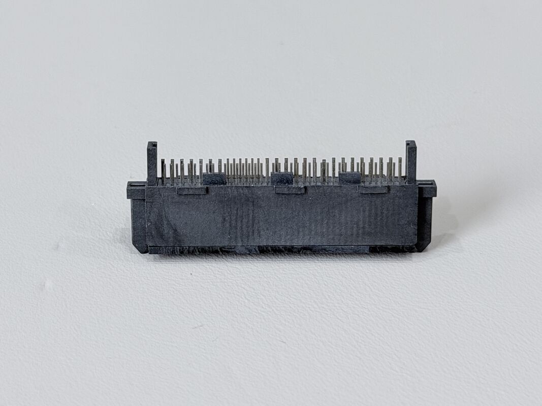 SAS 68-Pin Female Solder-Type Connector 180° | 30U