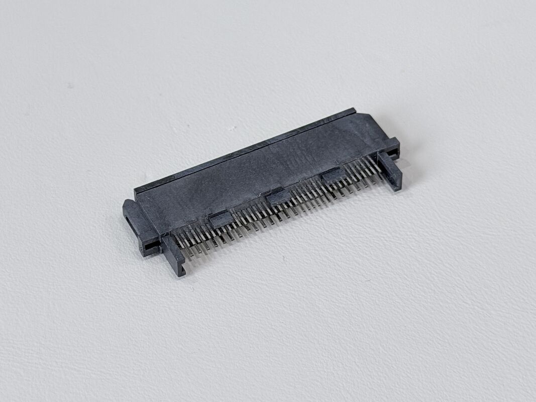 SAS 68-Pin Female Solder-Type Connector 180° | 30U
