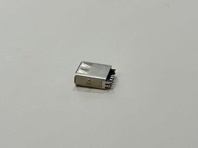 USB 2.0 A/F Clamp-Type Connector with Protective Housing | Gold-Flash Plated Terminal Connector for PCB, Cable Assembly & Electronic Devices