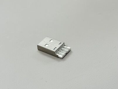 High-Performance USB 2.0 AM Connector | Integrated White Housing | Gold-Flash Contacts | Bright-Nickel Shell | Wire-Solder Type