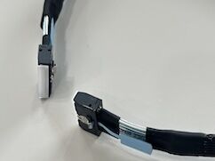 Mini SAS HD to U.2 NVMe SSD Connector Cable – SFF-8643 to SFF-8639 Braided Wire Harness for Server Storage