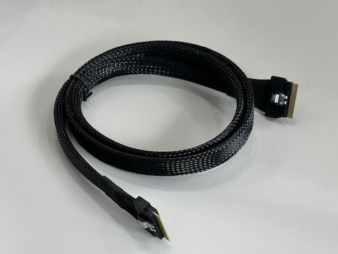 SFF-8654 8i to SFF-8654 8i High-Speed Mini SAS HD Connector Cable, 1.0 m 32AWG 85 Ω Braided Assembly