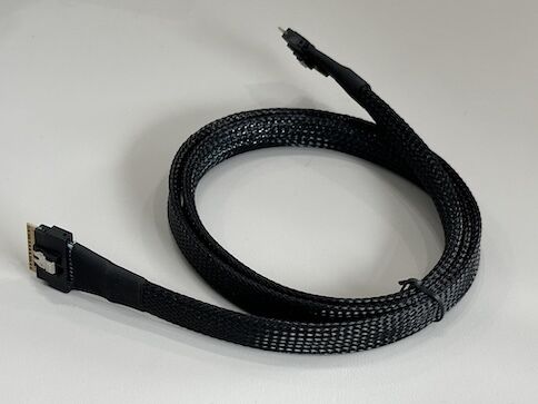 SFF-8654 8i to SFF-8654 8i High-Speed Mini SAS HD Connector Cable, 1.0 m 32AWG 85 Ω Braided Assembly