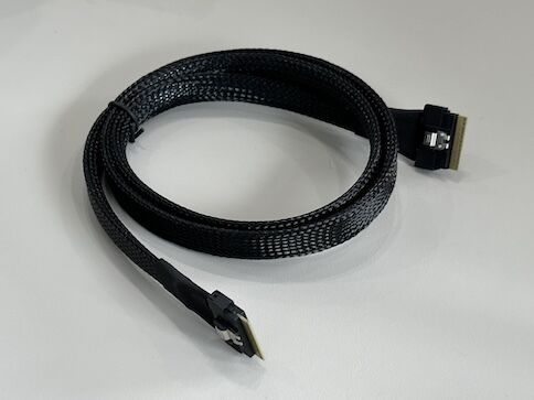 SFF-8654 8i to SFF-8654 8i High-Speed Mini SAS HD Connector Cable, 1.0 m 32AWG 85 Ω Braided Assembly