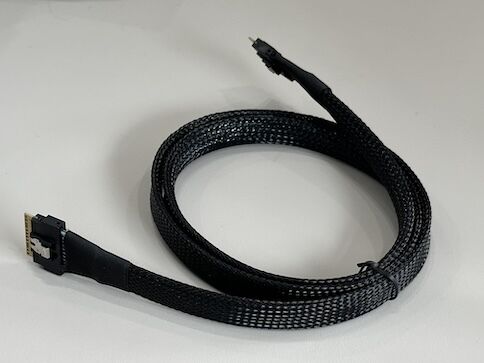 SFF-8654 8i to SFF-8654 8i High-Speed Mini SAS HD Connector Cable, 1.0 m 32AWG 85 Ω Braided Assembly