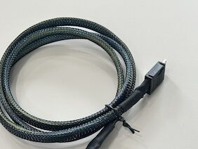 SFF-8654 8i to SFF-8654 8i High-Speed Mini SAS HD Connector Cable, 1.0 m 32AWG 85 Ω Braided Assembly