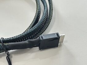 SFF-8654 8i to SFF-8654 8i High-Speed Mini SAS HD Connector Cable, 1.0 m 32AWG 85 Ω Braided Assembly