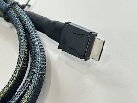 SFF-8654 8i to SFF-8654 8i High-Speed Mini SAS HD Connector Cable, 1.0 m 32AWG 85 Ω Braided Assembly