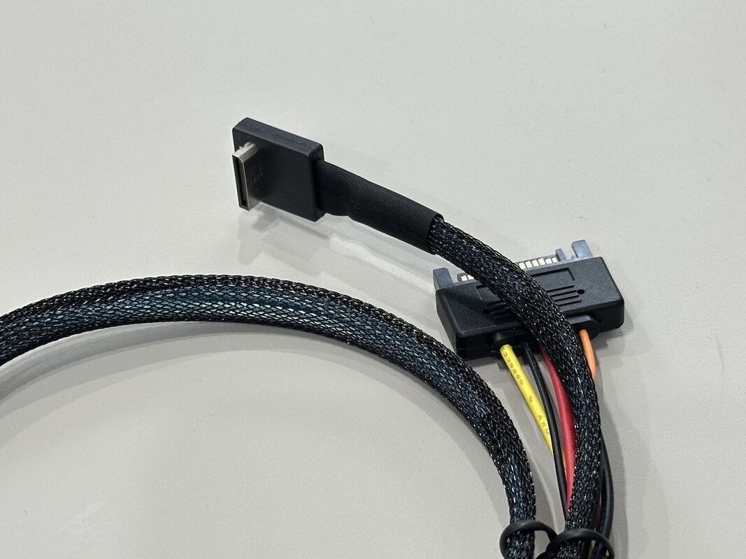 SFF-8654 8i to SFF-8654 8i High-Speed Mini SAS HD Connector Cable, 1.0 m 32AWG 85 Ω Braided Assembly