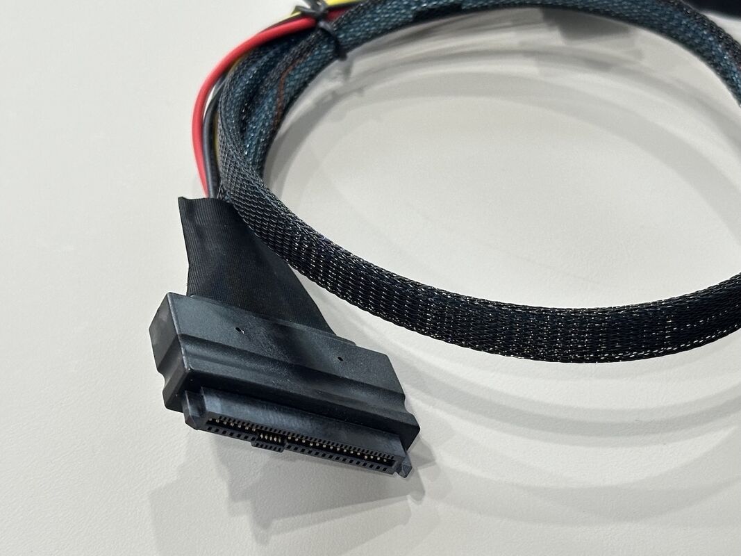 SFF-8654 8i to SFF-8654 8i High-Speed Mini SAS HD Connector Cable, 1.0 m 32AWG 85 Ω Braided Assembly