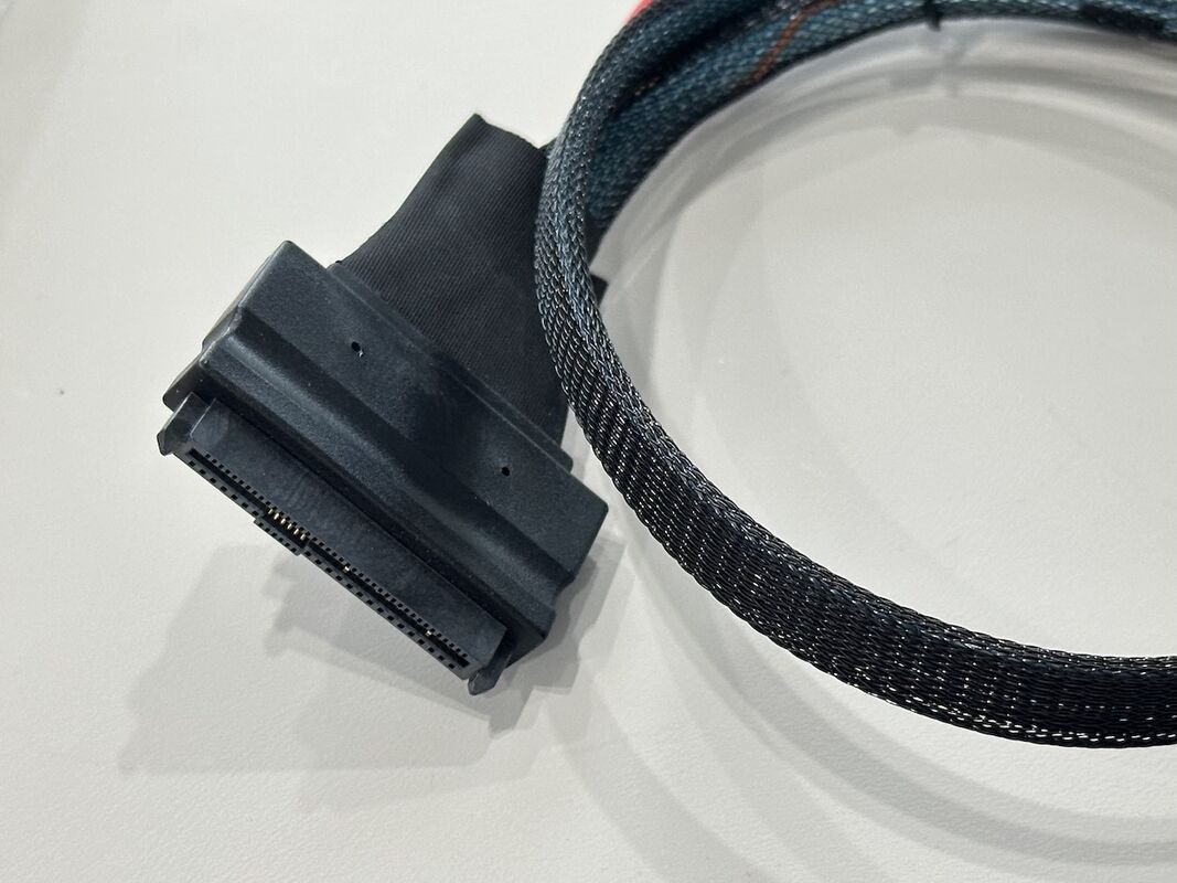 SFF-8654 8i to SFF-8654 8i High-Speed Mini SAS HD Connector Cable, 1.0 m 32AWG 85 Ω Braided Assembly