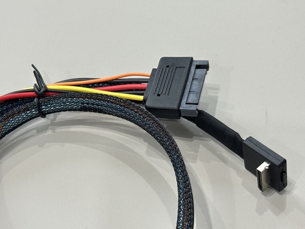 SFF-8654 8i to SFF-8654 8i High-Speed Mini SAS HD Connector Cable, 1.0 m 32AWG 85 Ω Braided Assembly