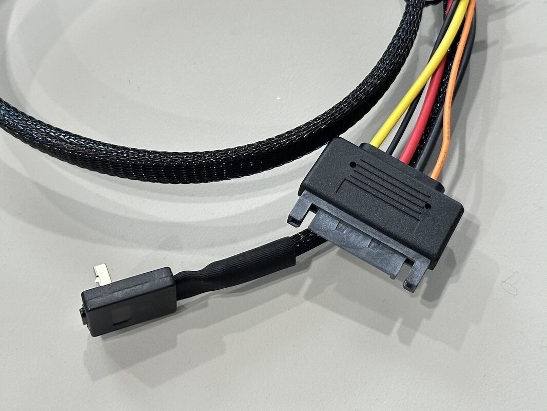 SFF-8654 8i to SFF-8654 8i High-Speed Mini SAS HD Connector Cable, 1.0 m 32AWG 85 Ω Braided Assembly