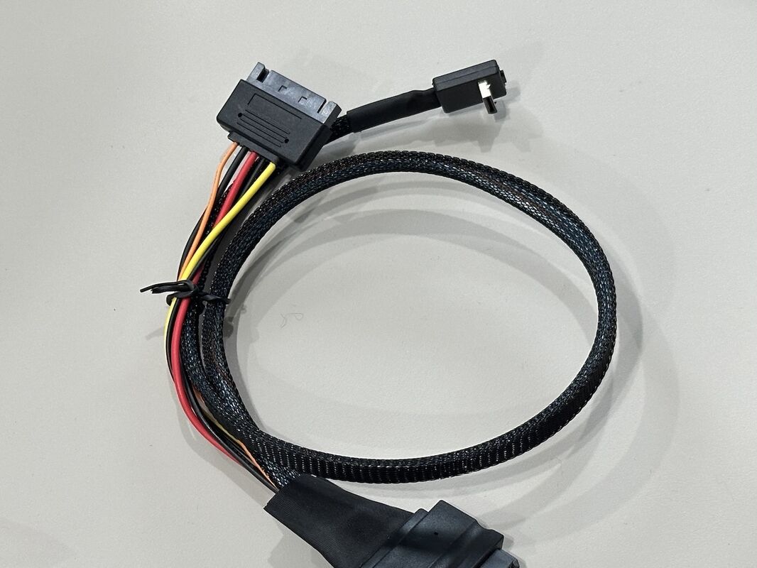 SFF-8654 8i to SFF-8654 8i High-Speed Mini SAS HD Connector Cable, 1.0 m 32AWG 85 Ω Braided Assembly