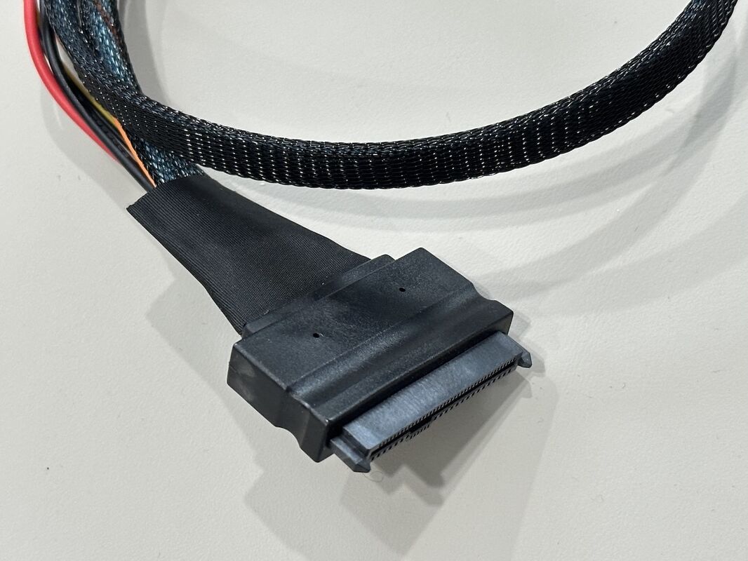 SFF-8654 8i to SFF-8654 8i High-Speed Mini SAS HD Connector Cable, 1.0 m 32AWG 85 Ω Braided Assembly