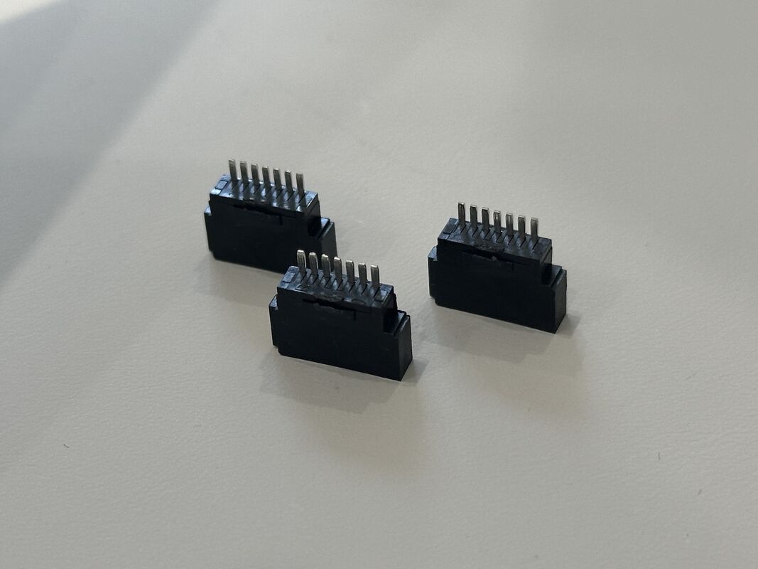 SATA 7P SMT female PCB connector, 1.27mm pitch gold-plated terminals, right-angle board mount, high-speed data signal transmission, customization for server, storage, automotive electronic devices