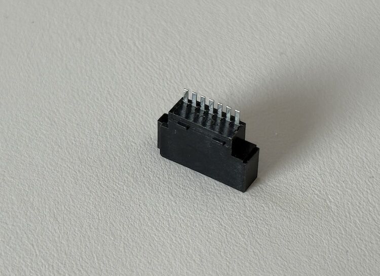 7 Pin 1.27mm PCB Female Socket Connector, Right Angle SMT Board Interface for High Speed Signal Transmission, Custom Wire Harness, Automotive and Industrial Electronic Power Systems