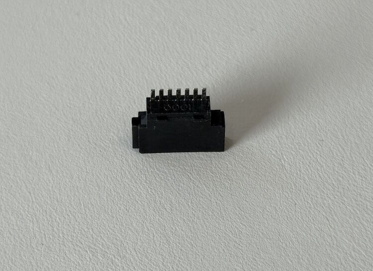 7 Pin 1.27mm PCB Female Socket Connector, Right Angle SMT Board Interface for High Speed Signal Transmission, Custom Wire Harness, Automotive and Industrial Electronic Power Systems