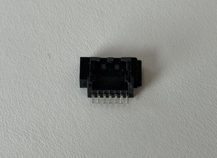 SATA 7 pin female PCB connector, 1.27mm pitch gold-plated electronic signal terminals for SSD/HDD data transmission in customized server, industrial, automotive and power backup systems