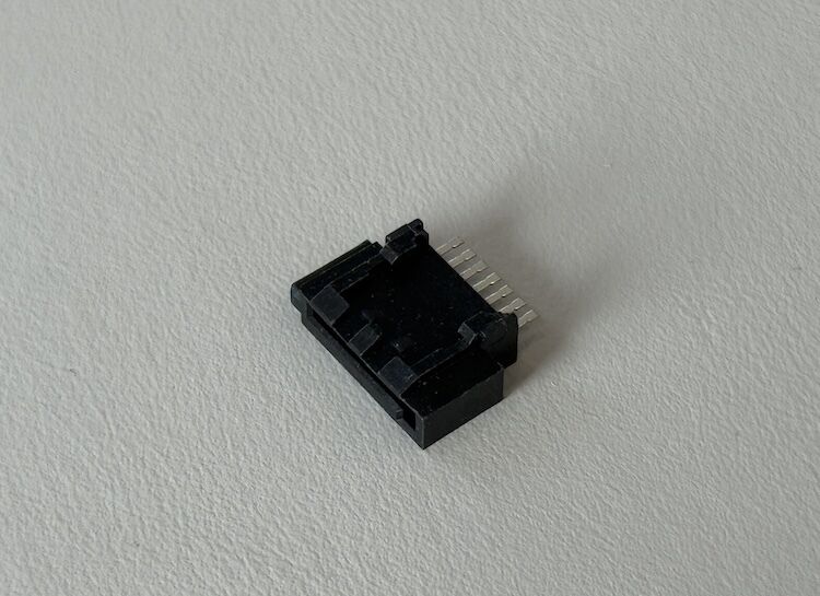 SATA 7 pin female PCB connector, 1.27mm pitch gold-plated electronic signal terminals for SSD/HDD data transmission in customized server, industrial, automotive and power backup systems