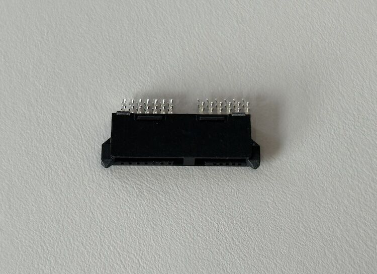 Slimline SATA 13-Pin Female SMT connector for PCB HDD SSD signal power transmission, 1.27mm pitch electronic terminal customizable server storage cable assemblies for automotive equipment applications