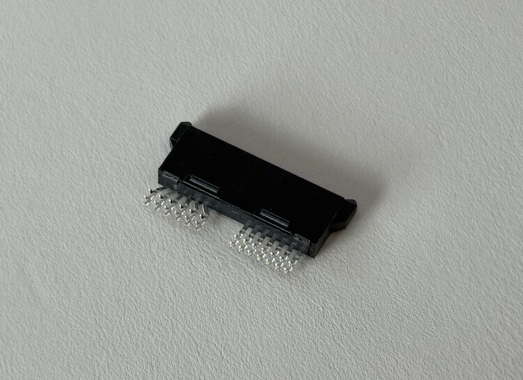 Slimline SATA 13-Pin Female SMT connector for PCB HDD SSD signal power transmission, 1.27mm pitch electronic terminal customizable server storage cable assemblies for automotive equipment applications