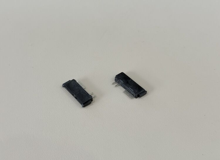 SATA 22-pin 7+15 female power and signal connector right-angle through-hole PCB mounting gold-plated terminals, reliable high-speed data transmission for HDD/SSD storage devices and embedded systems