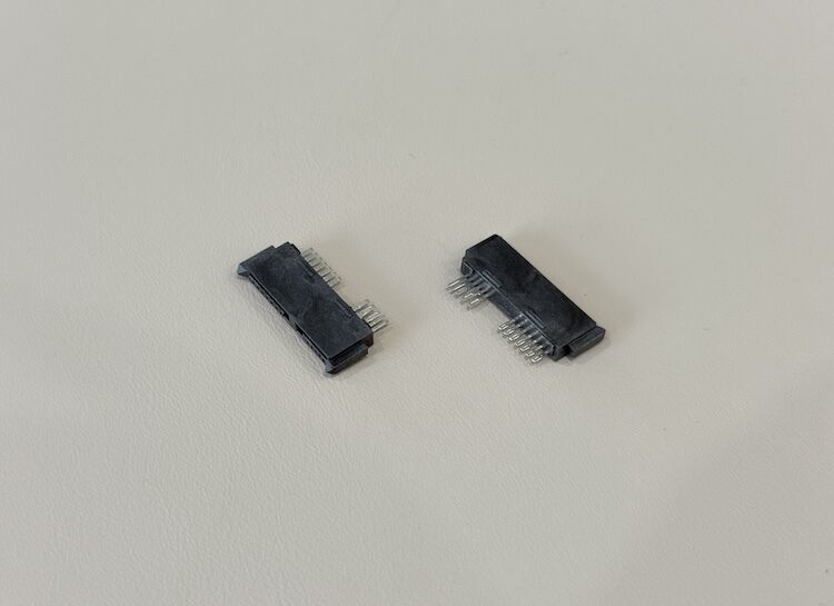 SATA 13 Pin Female Board-to-Board Connector, 1.27mm Pitch SMT Right Angle for PCB Storage Device, Server Transmission, High Reliability Electronic Signal Power Interface Customizable Applications