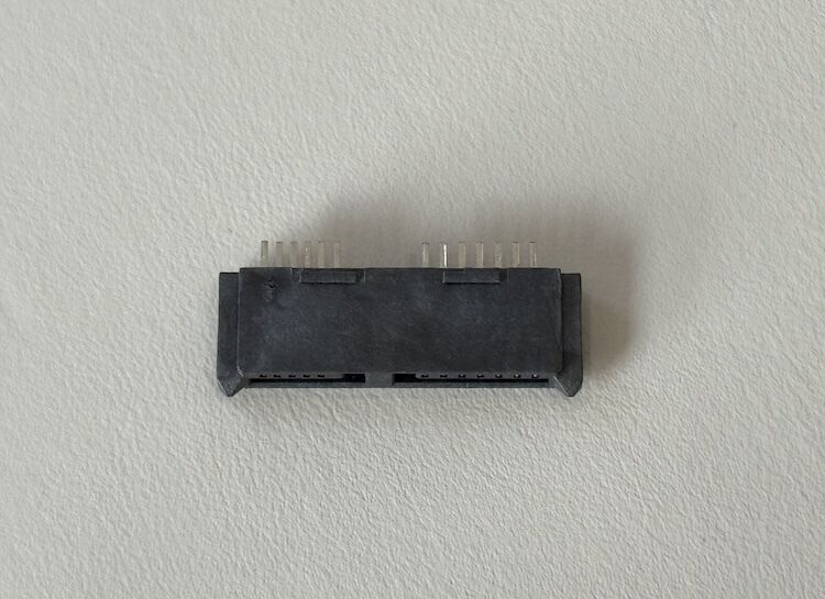 SATA 13P Female SMT PCB connector 1.27mm pitch board-to-board signal connector for HDD SSD server transmission, RoHS-compliant customization for automotive industrial power systems