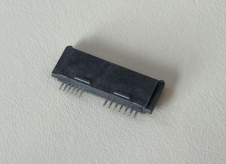 SATA 13P Female SMT PCB connector 1.27mm pitch board-to-board signal connector for HDD SSD server transmission, RoHS-compliant customization for automotive industrial power systems