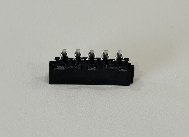 SATA 15Pin wire-to-board power connector, 2.50mm pitch PCB terminal connector, gold-plated contacts, custom cable solutions for HDD SSD automotive server electronic power transmission high reliability