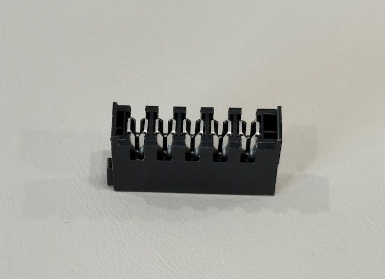 2.54mm pitch 6-pin IDC female terminal connector, wire-to-board electrical signal connector for PCB customization, automotive electronics, server power and data transmission applications