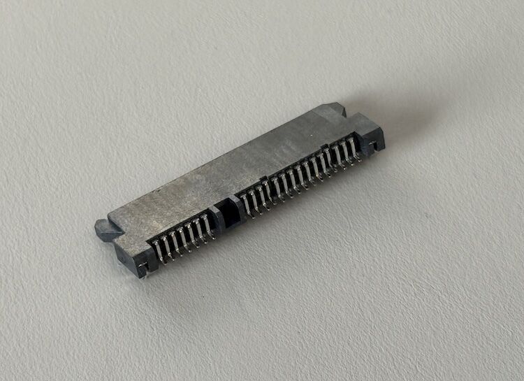 SATA 22-Pin 1.27mm Pitch Board-to-Board Connector, Gold-Plated Contacts, SMT PCB Edge Power Signal Connector for Server Storage and Automotive Electronics Customization