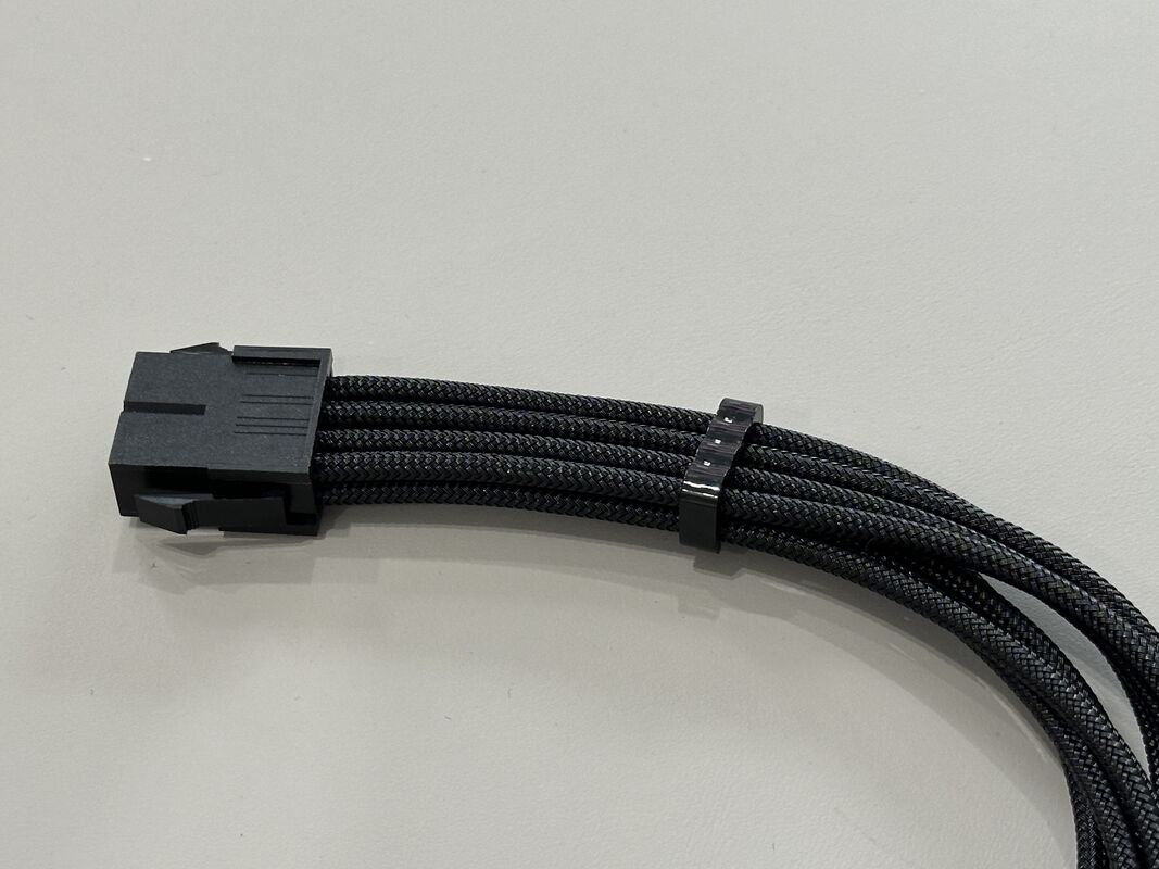 Custom Sleeved 8-Pin Power Cable Harness, wire to wire connector assembly for server GPU PSU power transmission, black braided cable, high-current electrical connector, OEM customization solution
