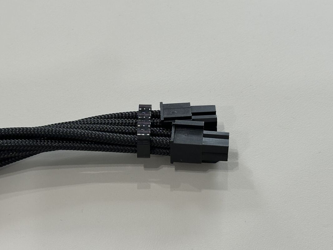 Custom Sleeved 8-Pin Power Cable Harness, wire to wire connector assembly for server GPU PSU power transmission, black braided cable, high-current electrical connector, OEM customization solution
