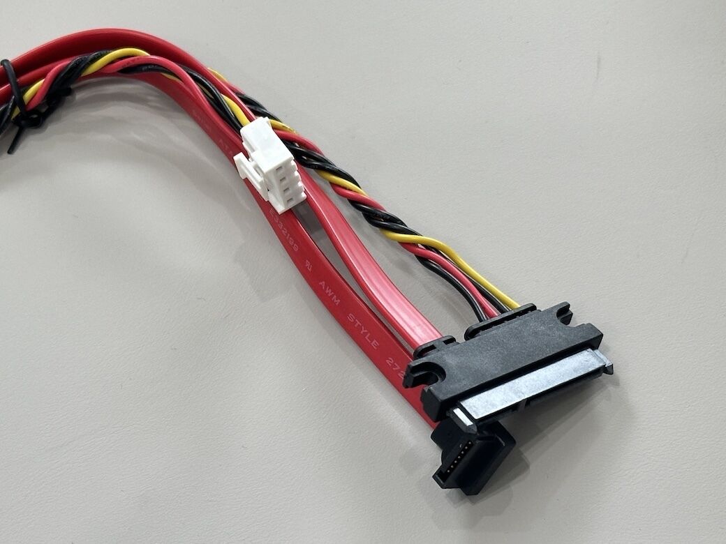SATA data power connector cable harness, right angle 7+15 pin to 4 pin wire terminal, twisted power cable for server HDD SSD signal transmission customization